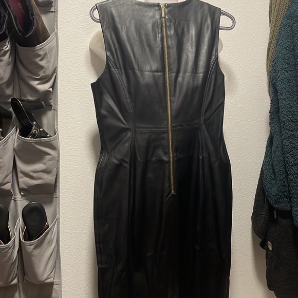 Calvin Klein - Picture 10 of 11